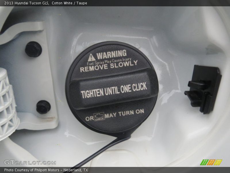 Cotton White / Taupe 2013 Hyundai Tucson GLS