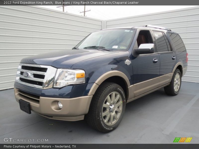 Front 3/4 View of 2013 Expedition King Ranch