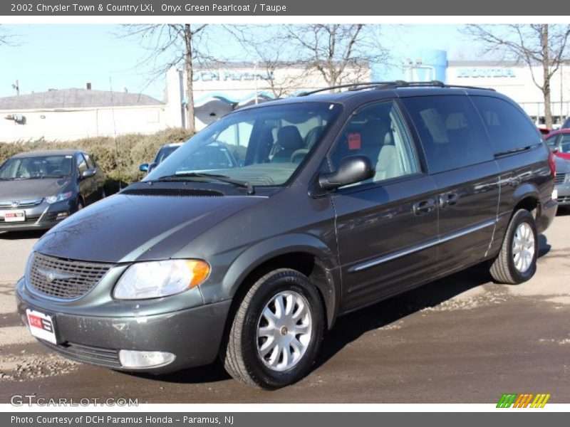Onyx Green Pearlcoat / Taupe 2002 Chrysler Town & Country LXi