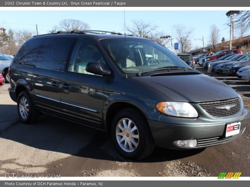 Onyx Green Pearlcoat / Taupe 2002 Chrysler Town & Country LXi