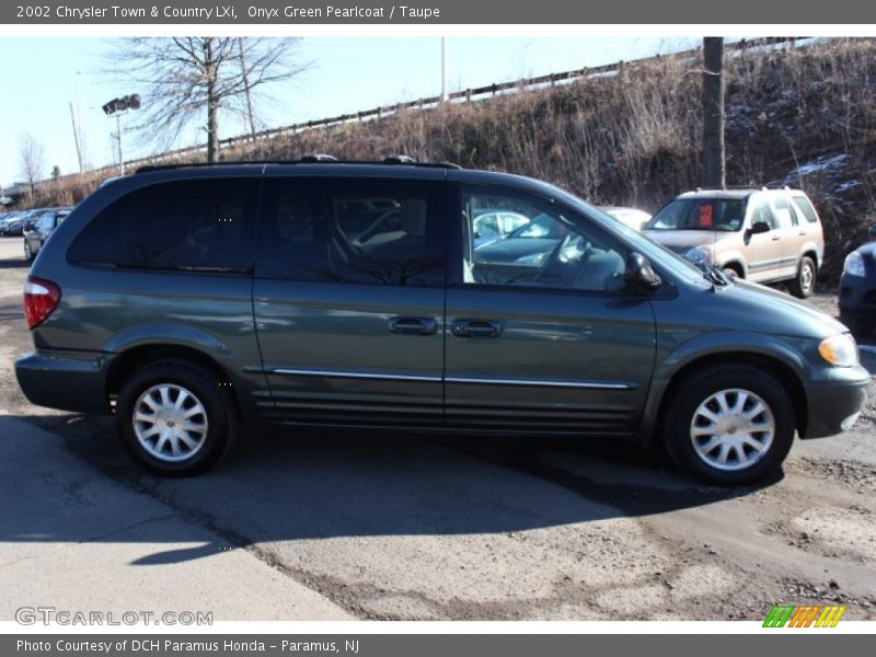 Onyx Green Pearlcoat / Taupe 2002 Chrysler Town & Country LXi