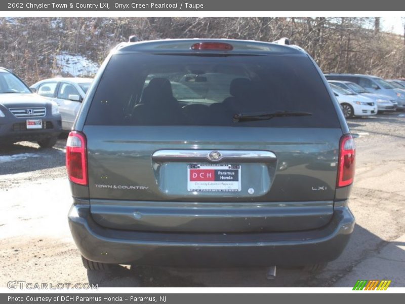 Onyx Green Pearlcoat / Taupe 2002 Chrysler Town & Country LXi