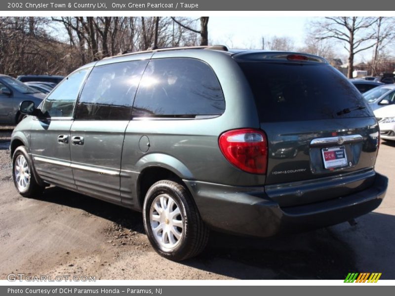 Onyx Green Pearlcoat / Taupe 2002 Chrysler Town & Country LXi