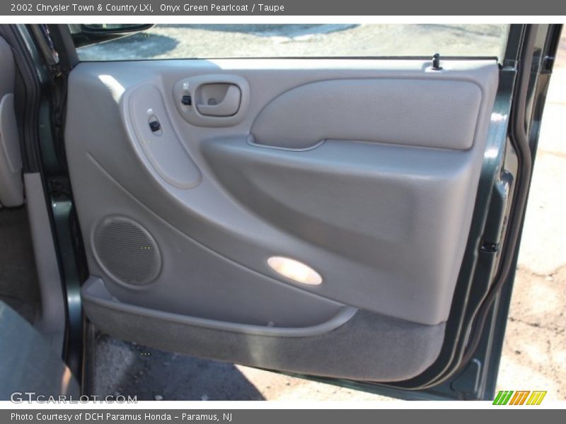 Onyx Green Pearlcoat / Taupe 2002 Chrysler Town & Country LXi
