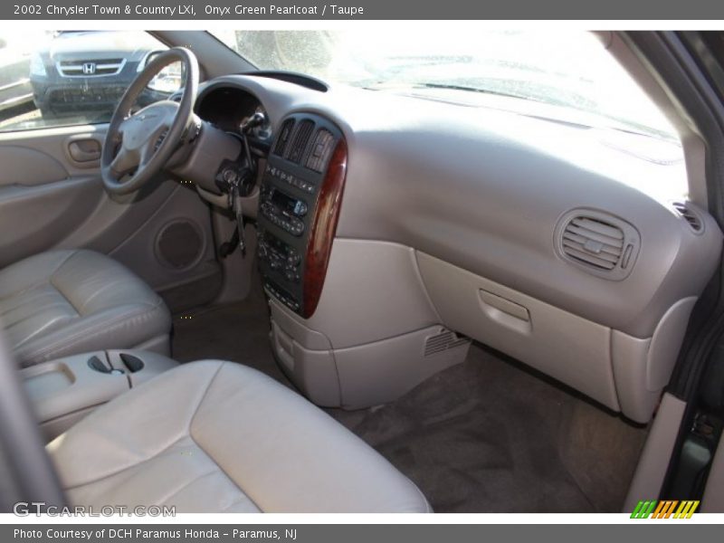 Onyx Green Pearlcoat / Taupe 2002 Chrysler Town & Country LXi