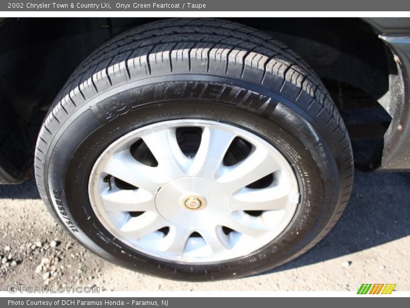 Onyx Green Pearlcoat / Taupe 2002 Chrysler Town & Country LXi