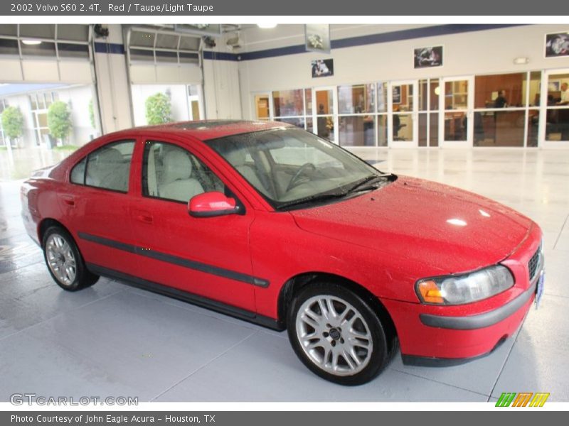 Front 3/4 View of 2002 S60 2.4T