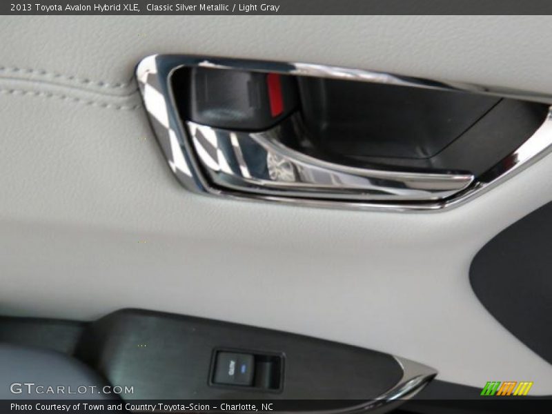 Classic Silver Metallic / Light Gray 2013 Toyota Avalon Hybrid XLE