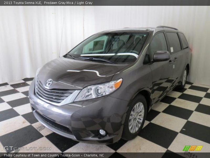 Front 3/4 View of 2013 Sienna XLE