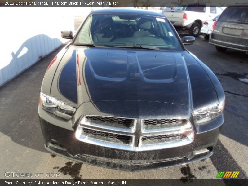 Phantom Black Tri-Coat Pearl / Black 2013 Dodge Charger SE