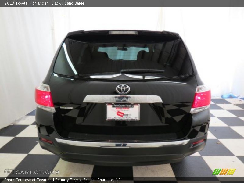 Black / Sand Beige 2013 Toyota Highlander