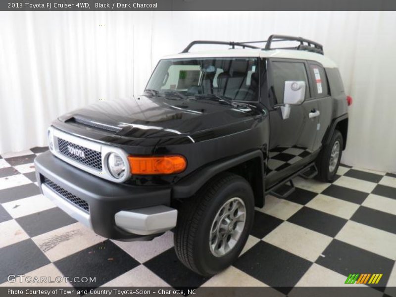 Front 3/4 View of 2013 FJ Cruiser 4WD