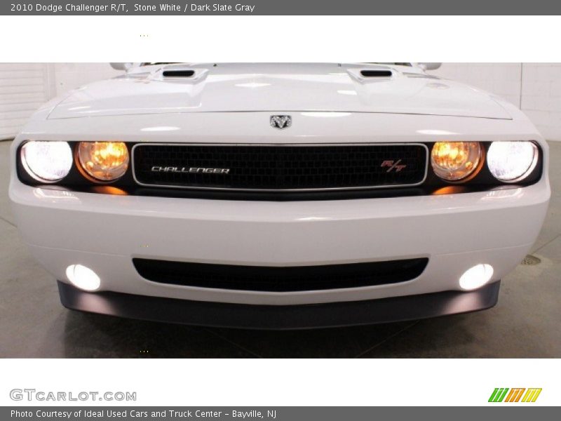 Stone White / Dark Slate Gray 2010 Dodge Challenger R/T