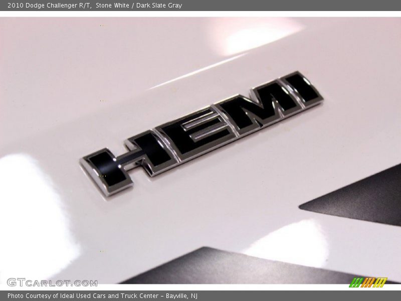 Stone White / Dark Slate Gray 2010 Dodge Challenger R/T