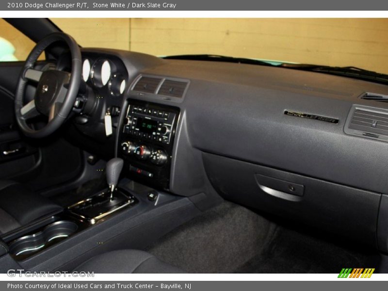 Stone White / Dark Slate Gray 2010 Dodge Challenger R/T