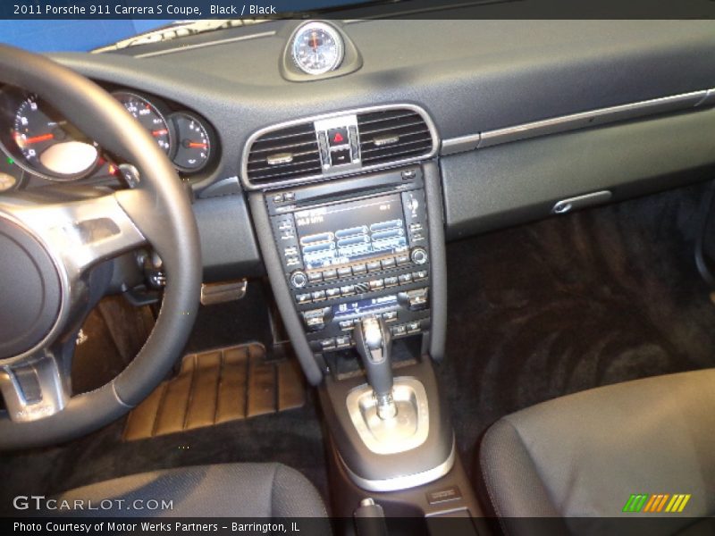 Controls of 2011 911 Carrera S Coupe