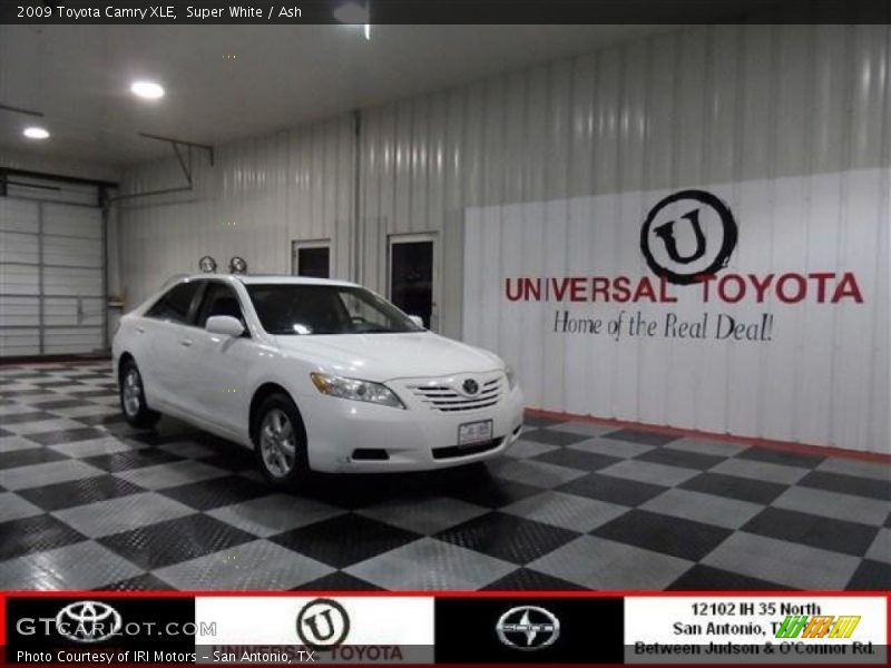 Super White / Ash 2009 Toyota Camry XLE