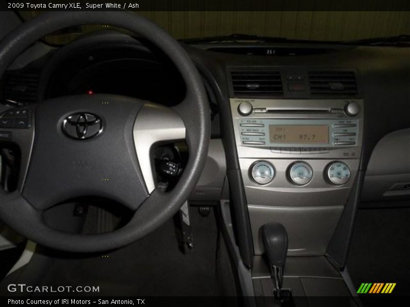 Super White / Ash 2009 Toyota Camry XLE