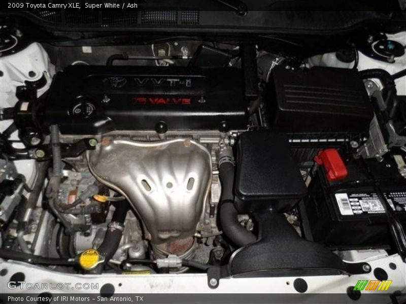 Super White / Ash 2009 Toyota Camry XLE