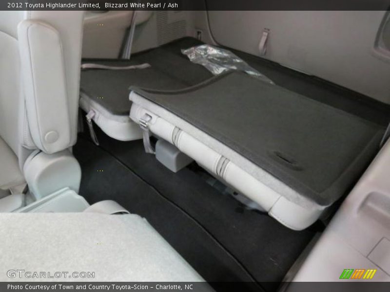 Blizzard White Pearl / Ash 2012 Toyota Highlander Limited