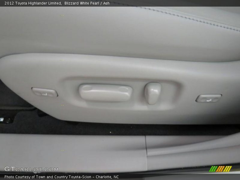 Blizzard White Pearl / Ash 2012 Toyota Highlander Limited