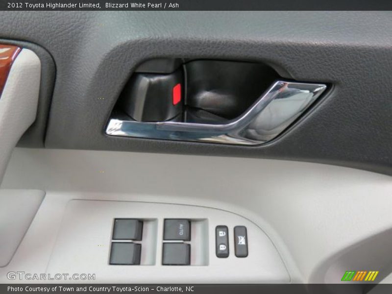 Blizzard White Pearl / Ash 2012 Toyota Highlander Limited