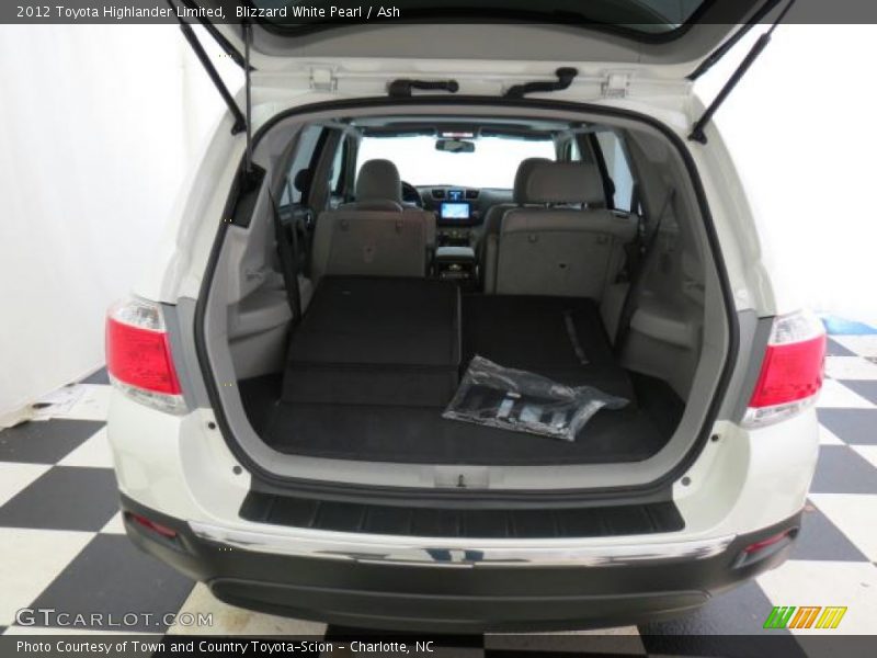 Blizzard White Pearl / Ash 2012 Toyota Highlander Limited