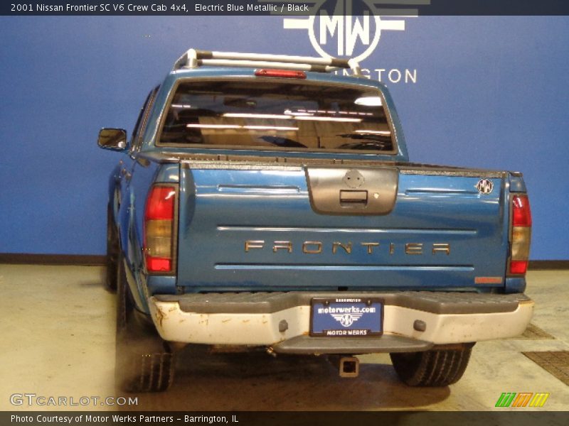 Electric Blue Metallic / Black 2001 Nissan Frontier SC V6 Crew Cab 4x4