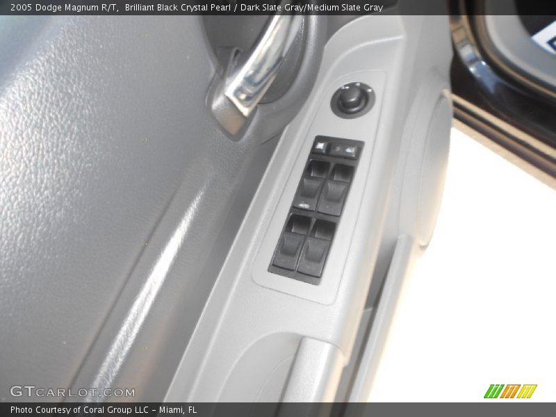 Brilliant Black Crystal Pearl / Dark Slate Gray/Medium Slate Gray 2005 Dodge Magnum R/T