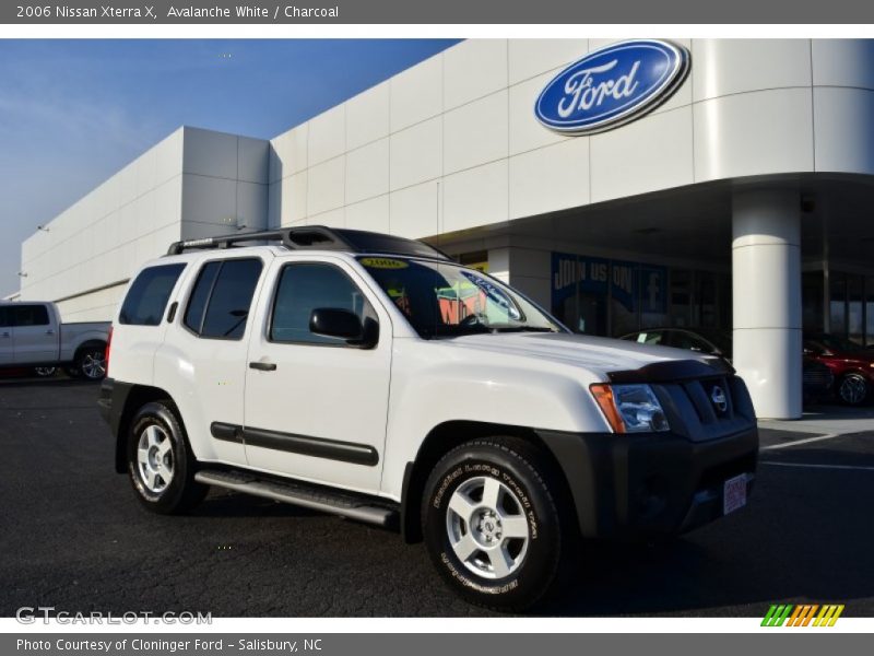 Avalanche White / Charcoal 2006 Nissan Xterra X