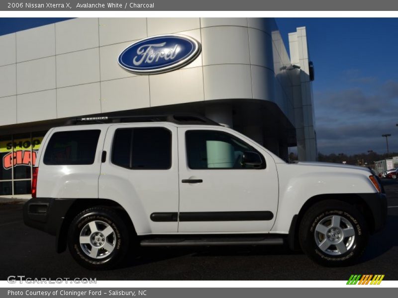 Avalanche White / Charcoal 2006 Nissan Xterra X
