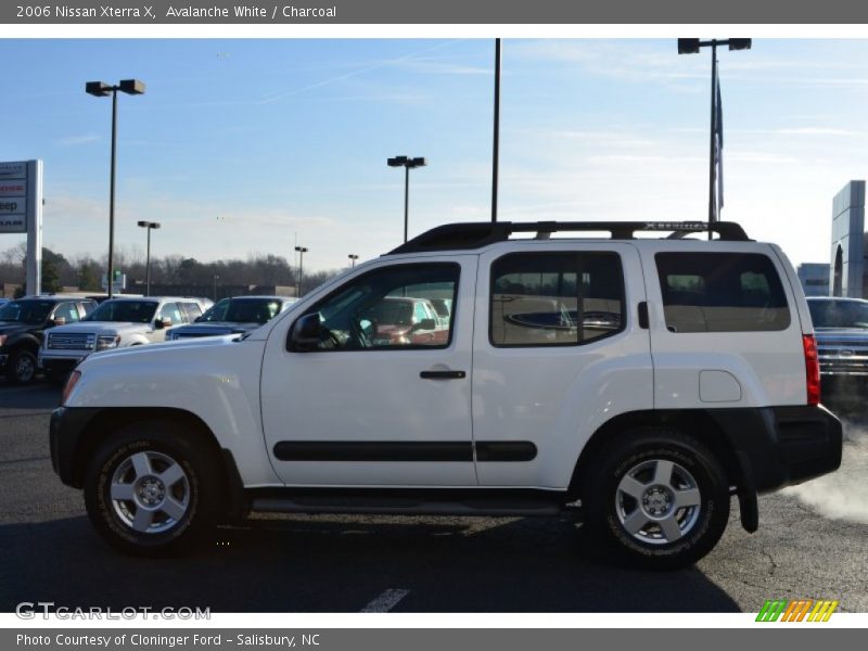 Avalanche White / Charcoal 2006 Nissan Xterra X