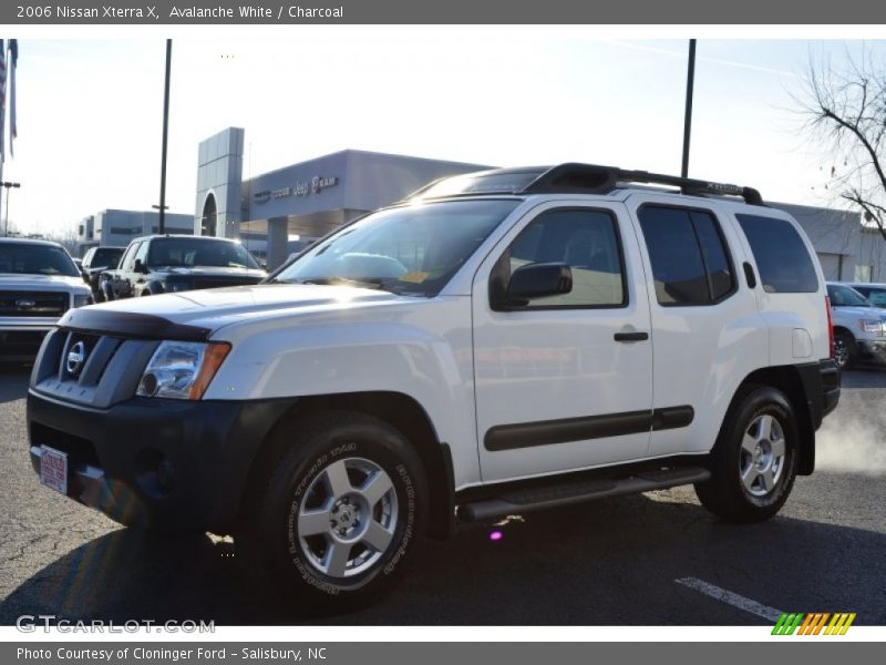 Avalanche White / Charcoal 2006 Nissan Xterra X