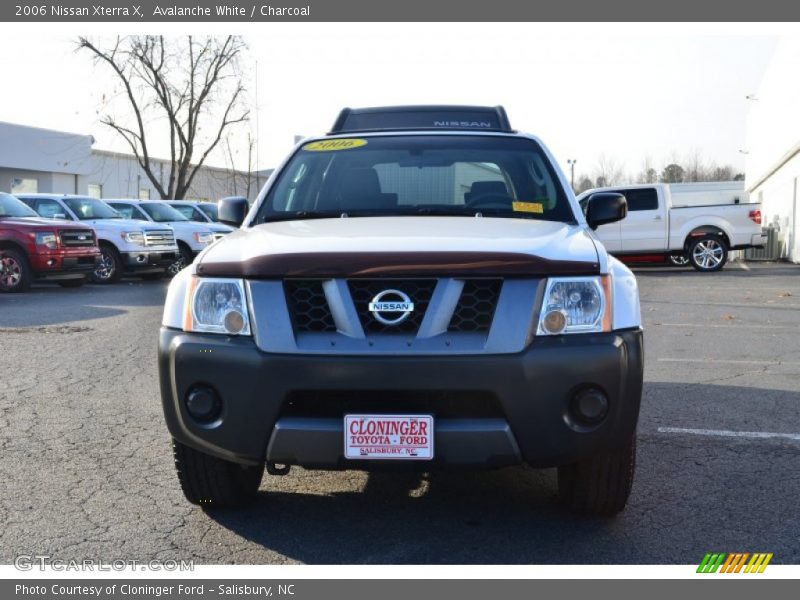Avalanche White / Charcoal 2006 Nissan Xterra X