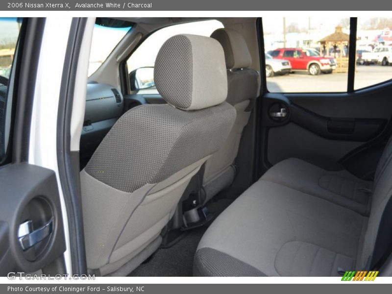 Avalanche White / Charcoal 2006 Nissan Xterra X