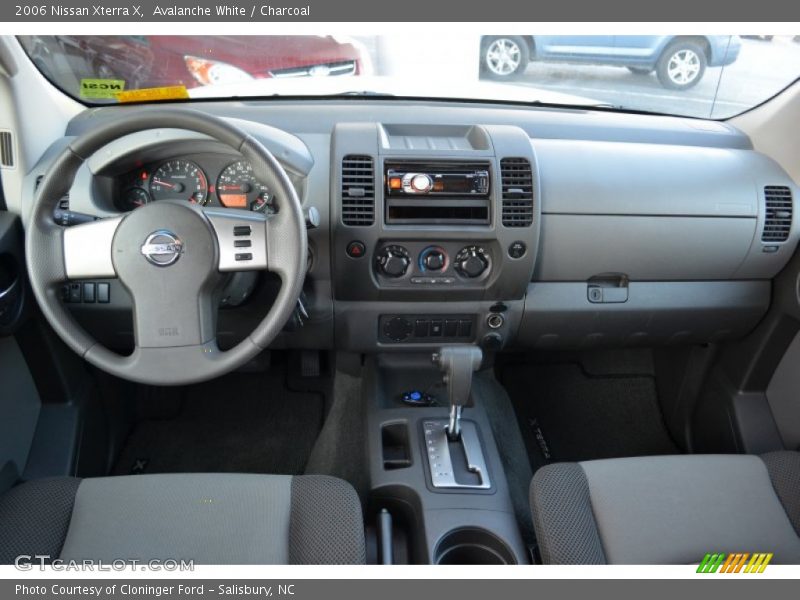 Avalanche White / Charcoal 2006 Nissan Xterra X