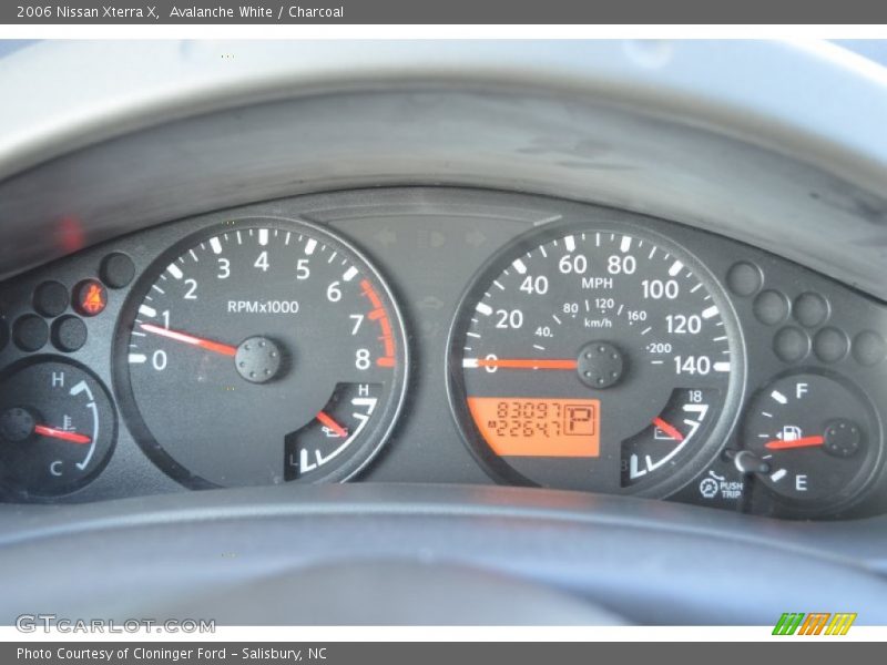 Avalanche White / Charcoal 2006 Nissan Xterra X