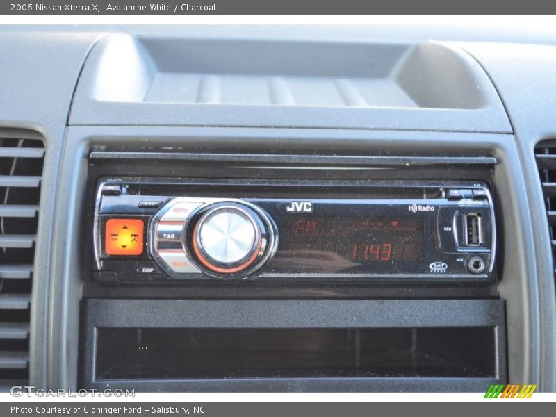 Avalanche White / Charcoal 2006 Nissan Xterra X