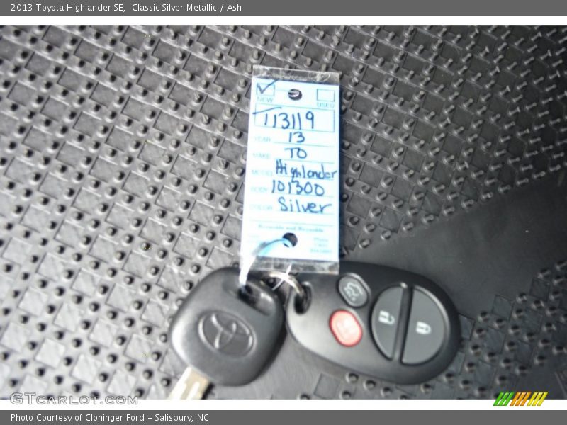 Keys of 2013 Highlander SE