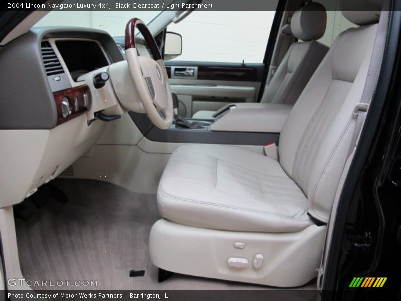 Front Seat of 2004 Navigator Luxury 4x4