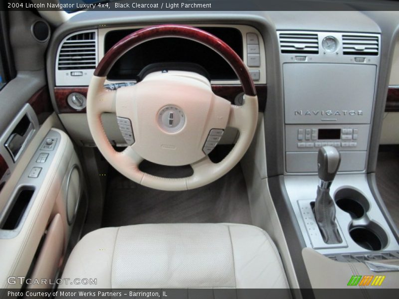 Dashboard of 2004 Navigator Luxury 4x4