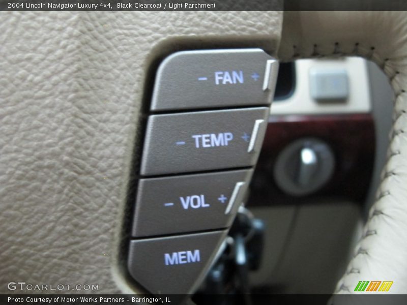 Controls of 2004 Navigator Luxury 4x4