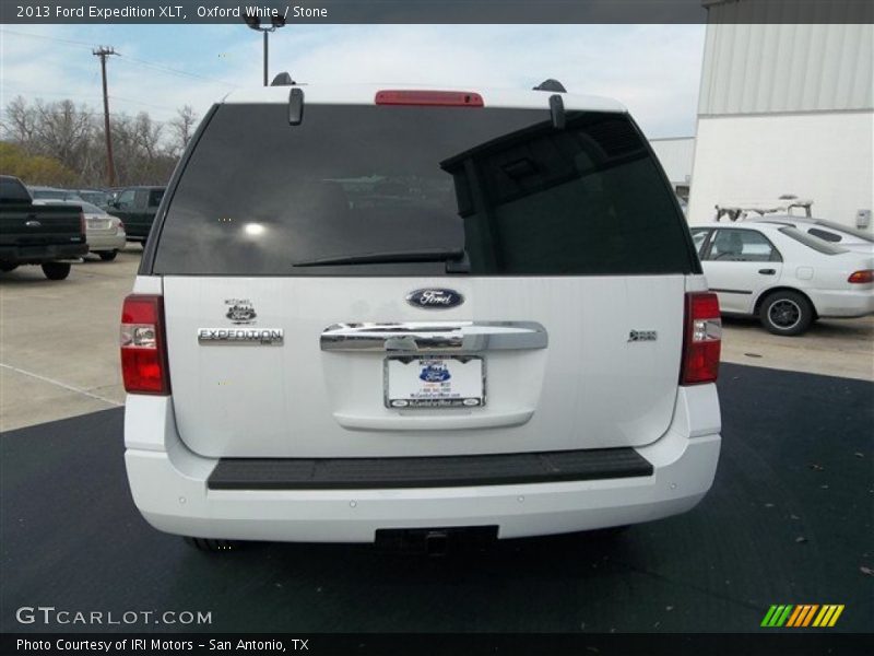 Oxford White / Stone 2013 Ford Expedition XLT