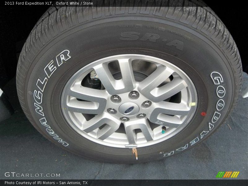Oxford White / Stone 2013 Ford Expedition XLT