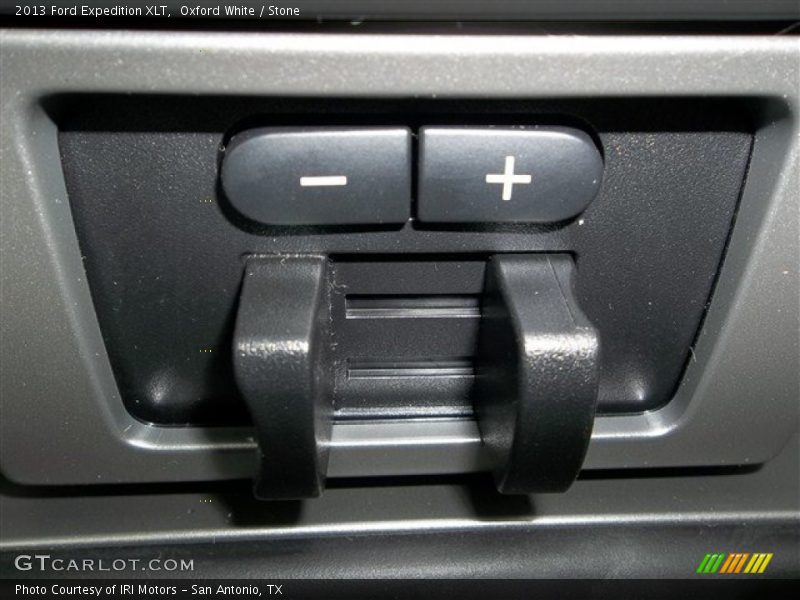 Oxford White / Stone 2013 Ford Expedition XLT