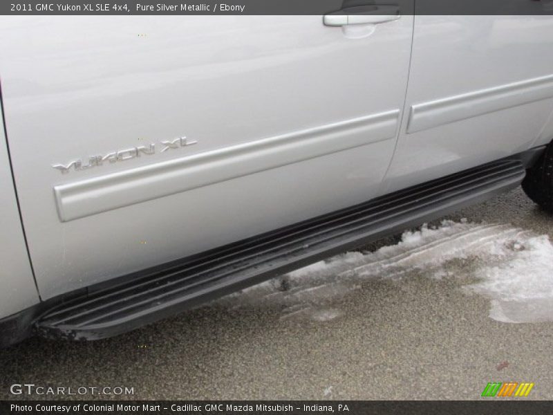 Pure Silver Metallic / Ebony 2011 GMC Yukon XL SLE 4x4