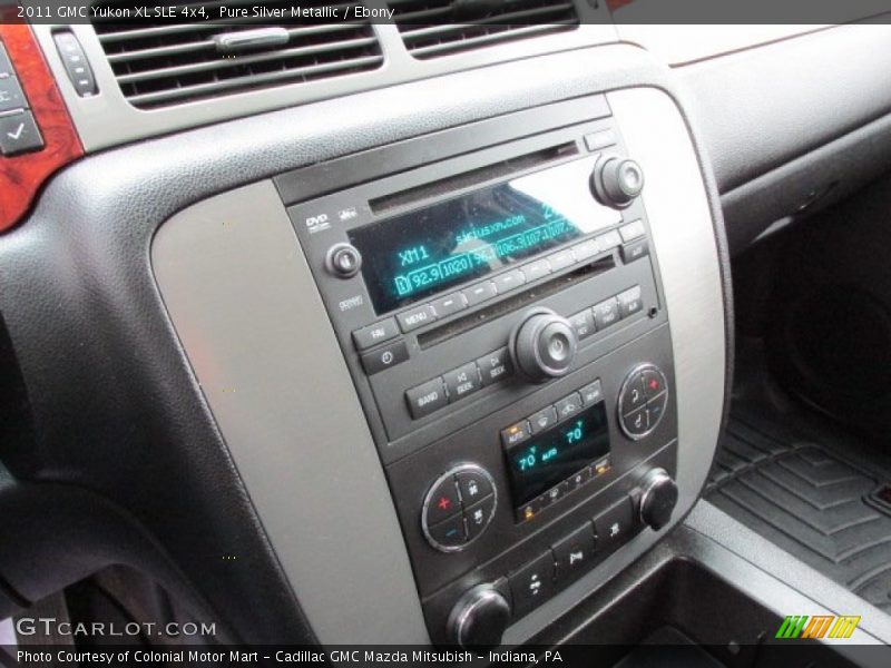 Pure Silver Metallic / Ebony 2011 GMC Yukon XL SLE 4x4