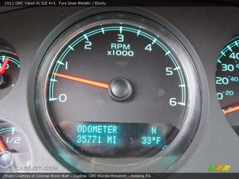 Pure Silver Metallic / Ebony 2011 GMC Yukon XL SLE 4x4