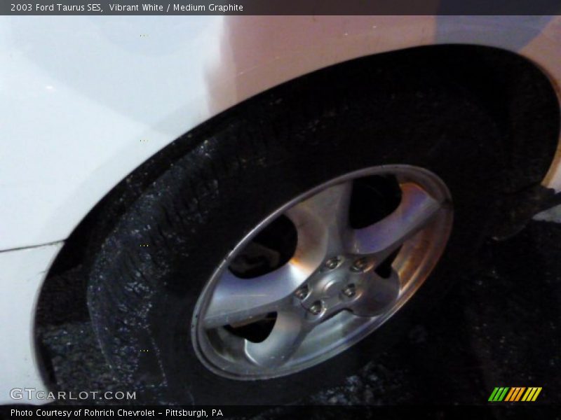 Vibrant White / Medium Graphite 2003 Ford Taurus SES