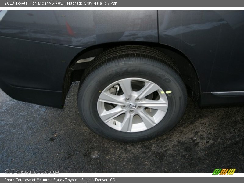 Magnetic Gray Metallic / Ash 2013 Toyota Highlander V6 4WD